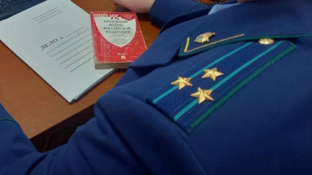 Экс-сотрудник правоохранительных органов обвиняется в пособничестве в убийстве