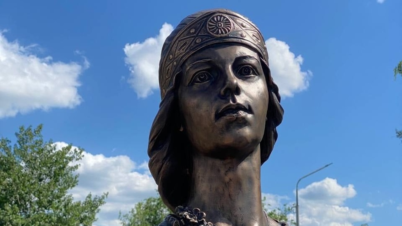 Под Воронежем открыли новый памятник Аленке