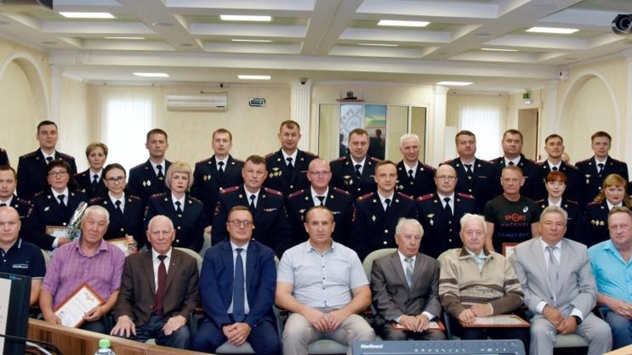 В Марий Эл сотрудников и ветеранов Госавтоинспекции наградили Почетными грамотами