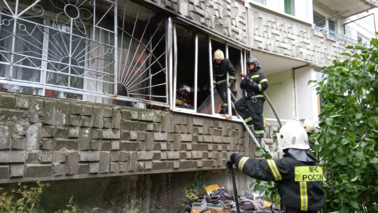 В Вязниках сотрудники МЧС ликвидировали пожар на балконе многоэтажки
