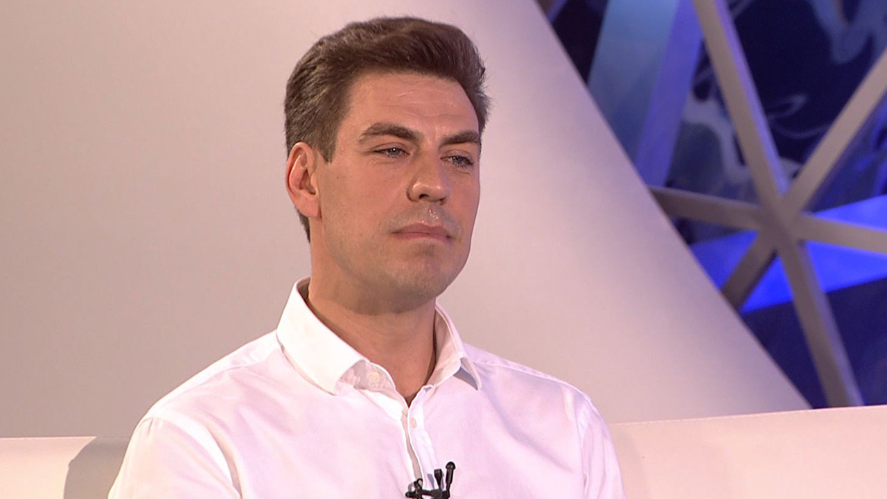 Дмитрий Дюжев: "Чтобы быть профессионалом, нужно иметь свои деньги"