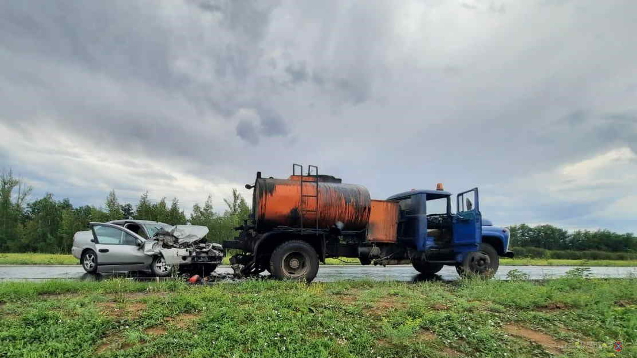 В Волгоградской области двое пассажиров погибли в ДТП с участником дорожного ремонта