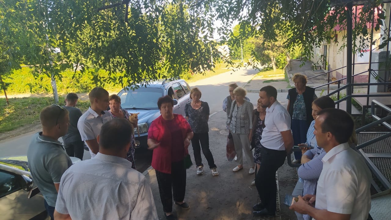 Состоялась встреча жителей микрорайона Комбайн с Владимиром Бьятенко
