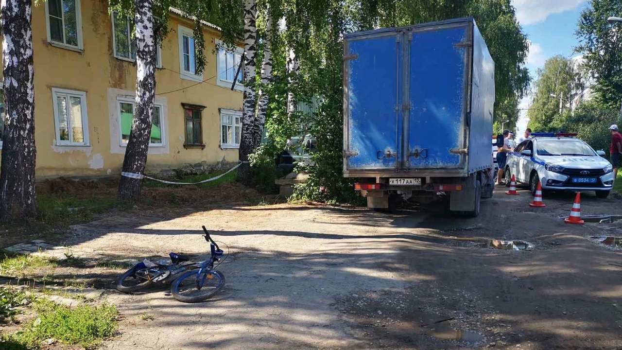 В пригороде Йошкар-Олы грузовик сбил ребенка на велосипеде