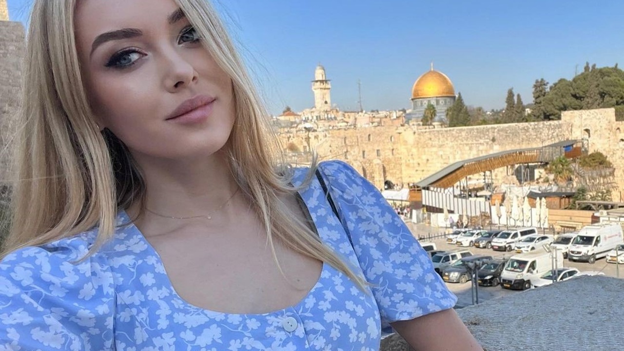 34-летняя "Мисс мира" Ксения Сухинова родила во Франции первенца