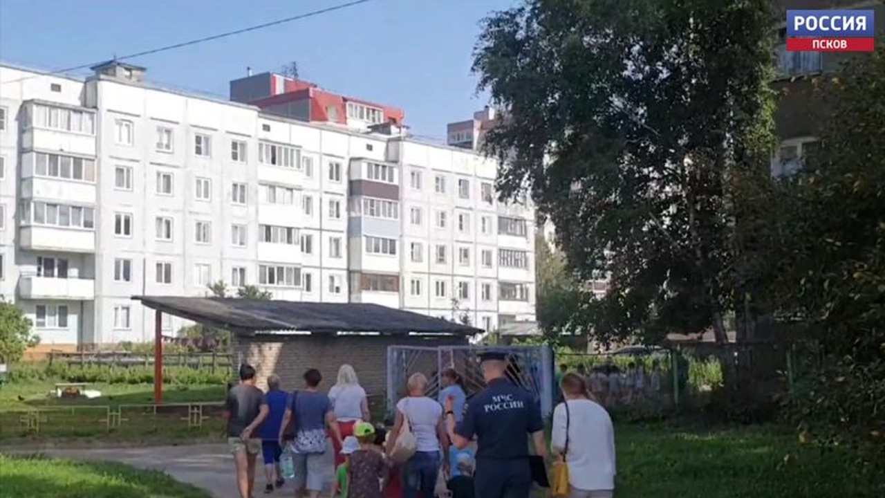 Сотрудники МЧС проверили готовность детского садика "Искорка" к новому учебному году