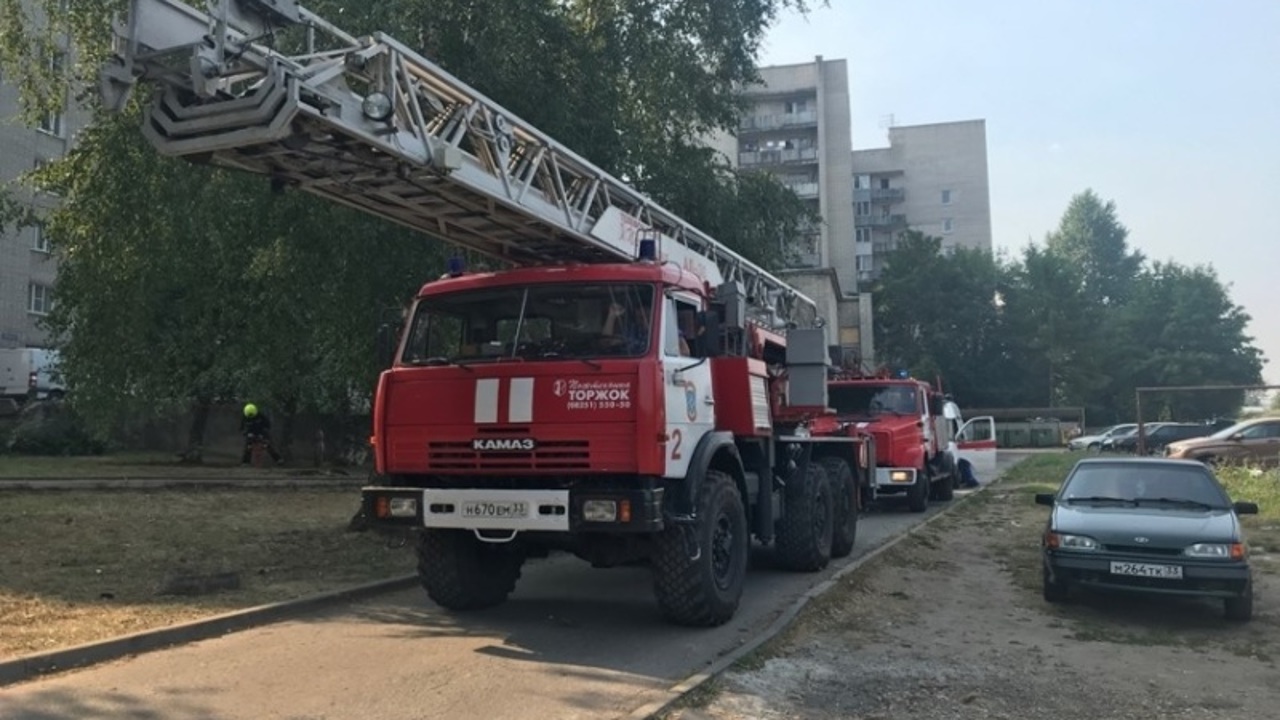 Во Владимире пожарные потушили огонь в жилом доме на улице Тракторной