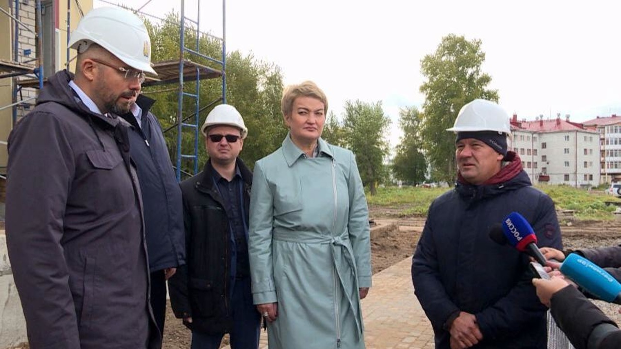 Темпы строительства важных объектов Новодвинска оценила председатель областного Собрания Екатерина Прокопьева