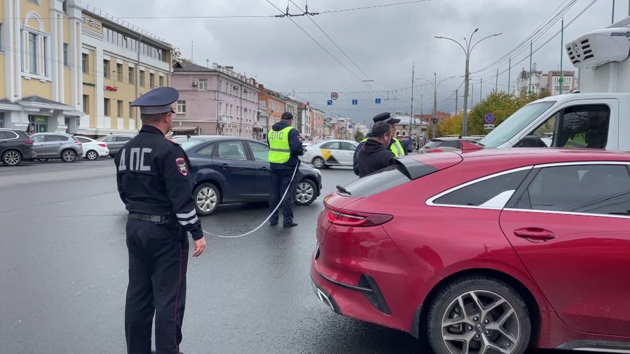 В центре Ярославля 10 водителей оштрафовали за неправильную парковку