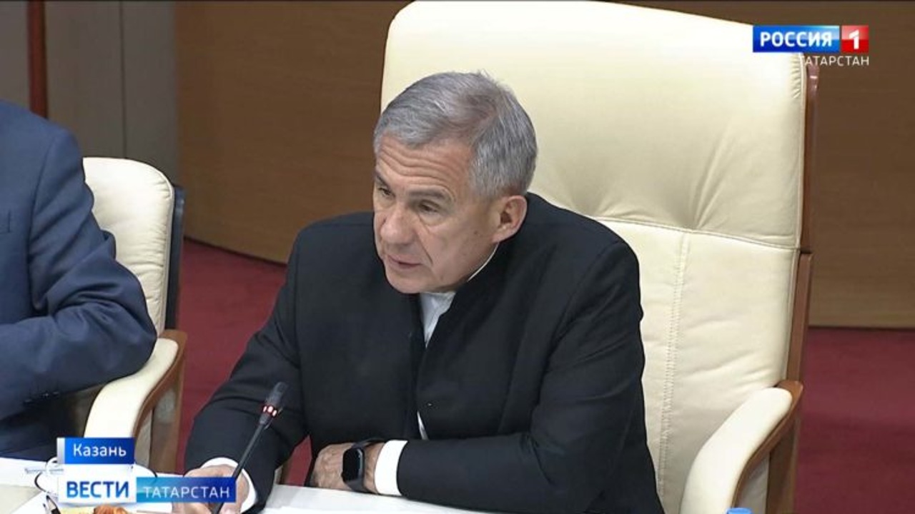 Рустам Минниханов предложил создать рабочую группу по импортозамещению