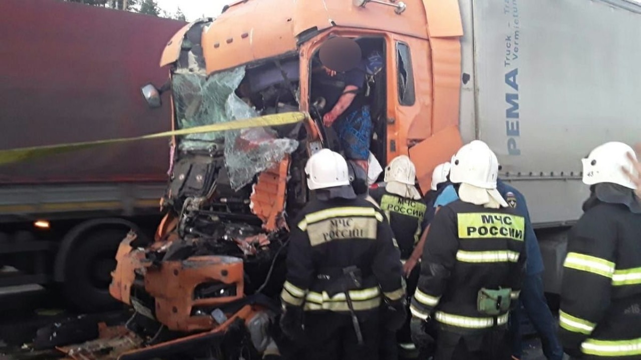 Во Владимирской области спасатели деблокировали пострадавшего в ДТП