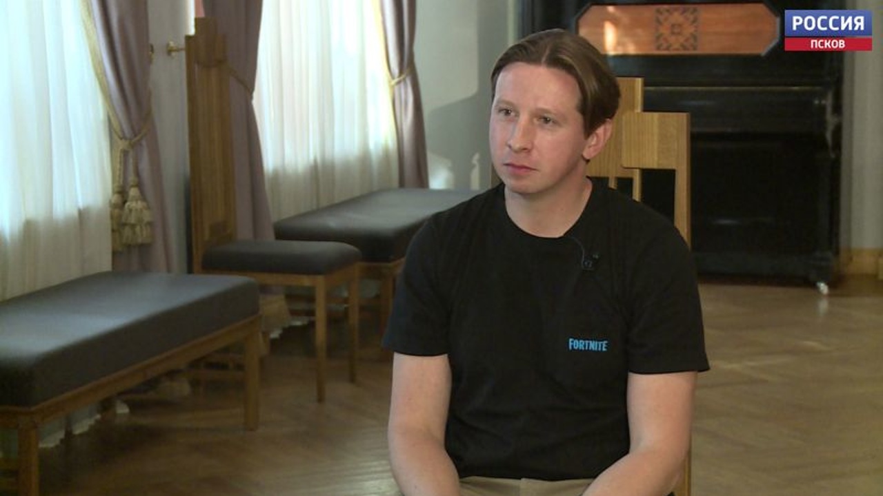 Звёзды говорят. Актер театра "Приют комедианта" Дмитрий Лысенков