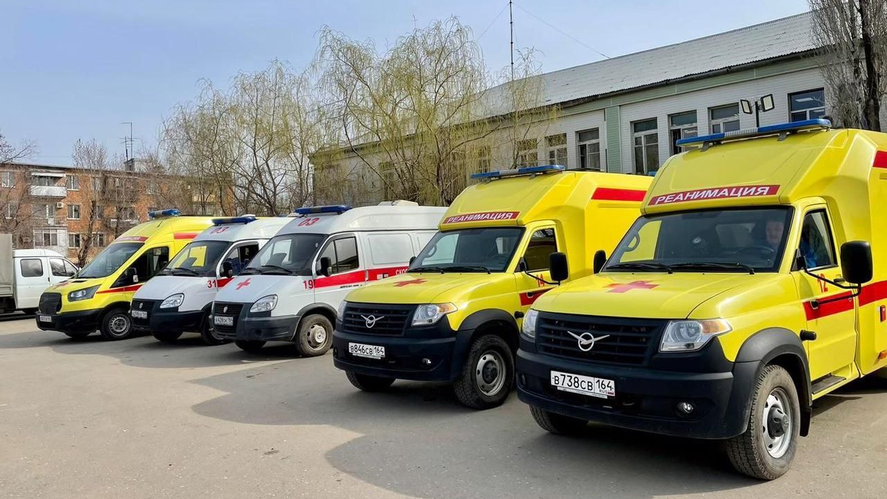 Глава региона поздравил работников скорой помощи с днем рождения службы в Саратове