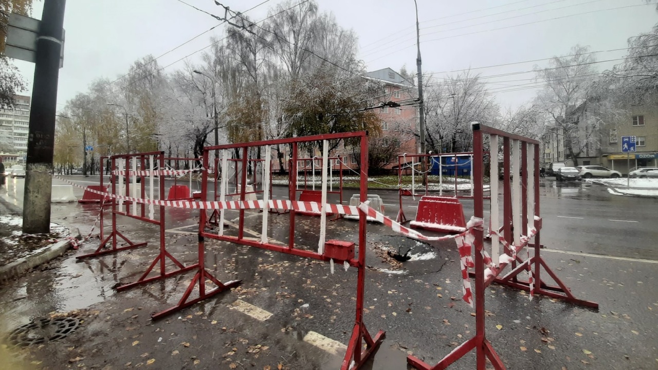 В Йошкар-Оле на участке ул. Панфилова провалился асфальт