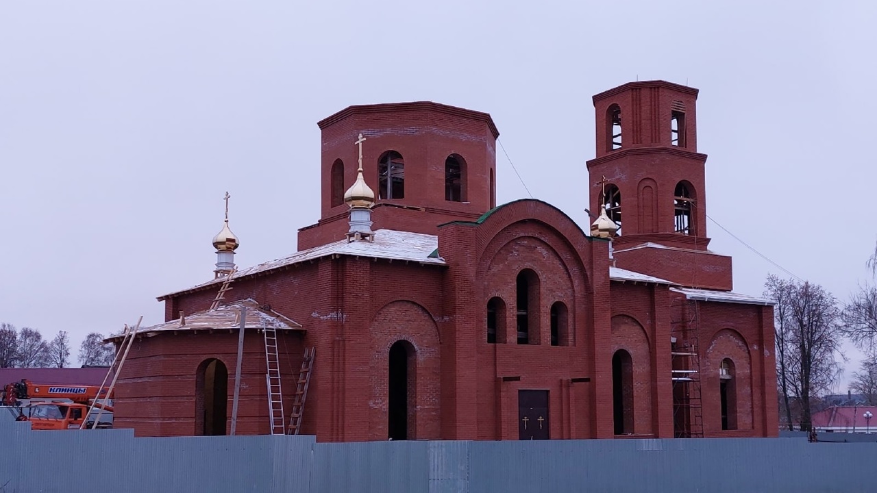 Малые купола установили на строящейся церкви в селе Селты в Удмуртии