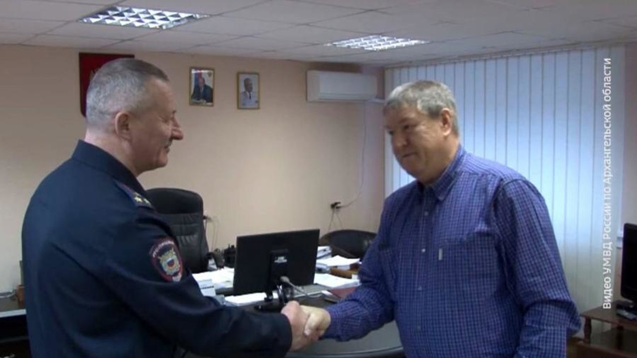 В Архангельске таксист Александр Григорьев помог уберечь от мошенников пенсионерку