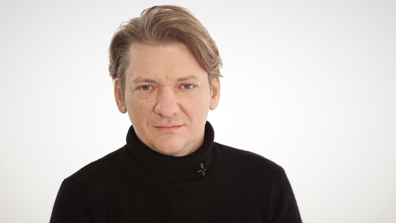 В новом выпуске "Белой студии" – актер театра и кино Алексей Вертков