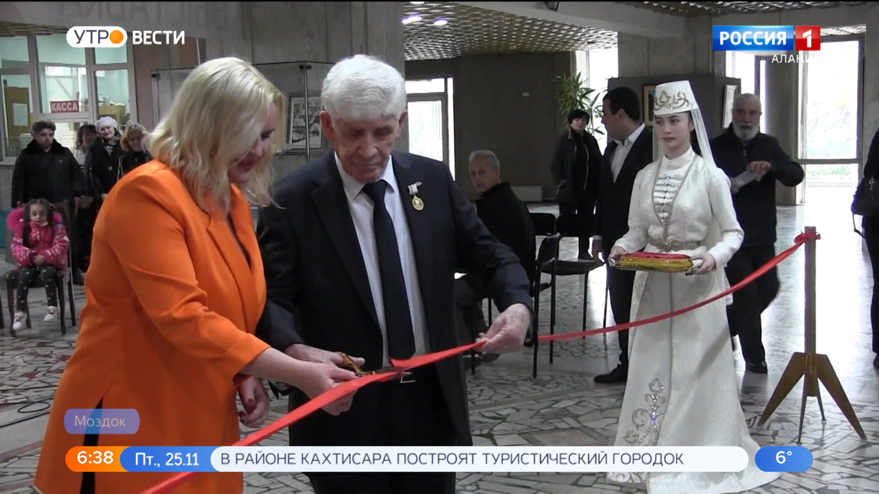 В Моздоке открылась персональная выставка Народного художника России Магреза Келехсаева