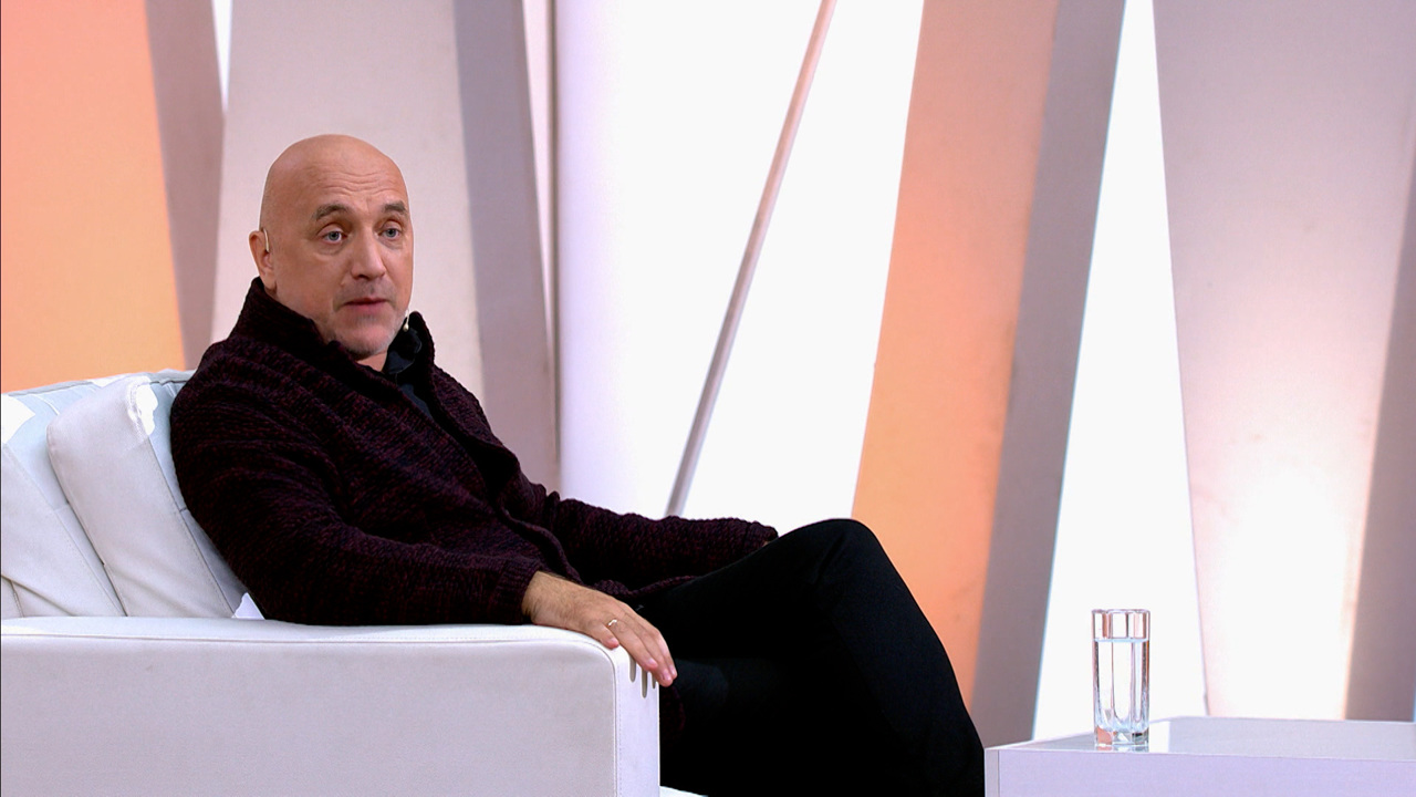 "Почему только миролюбивые?" Прилепин призвал к конкуренции на эстраде