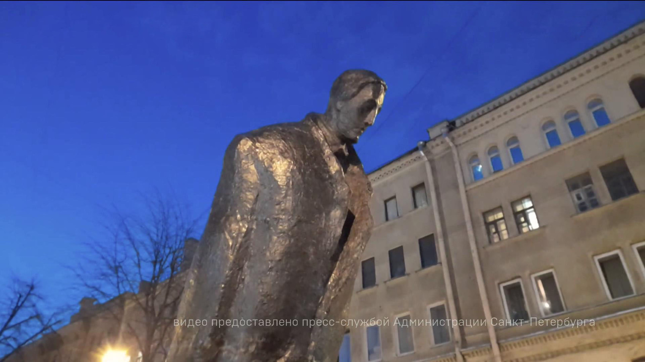 Памятник Александру Блоку открыли в Санкт-Петербурге
