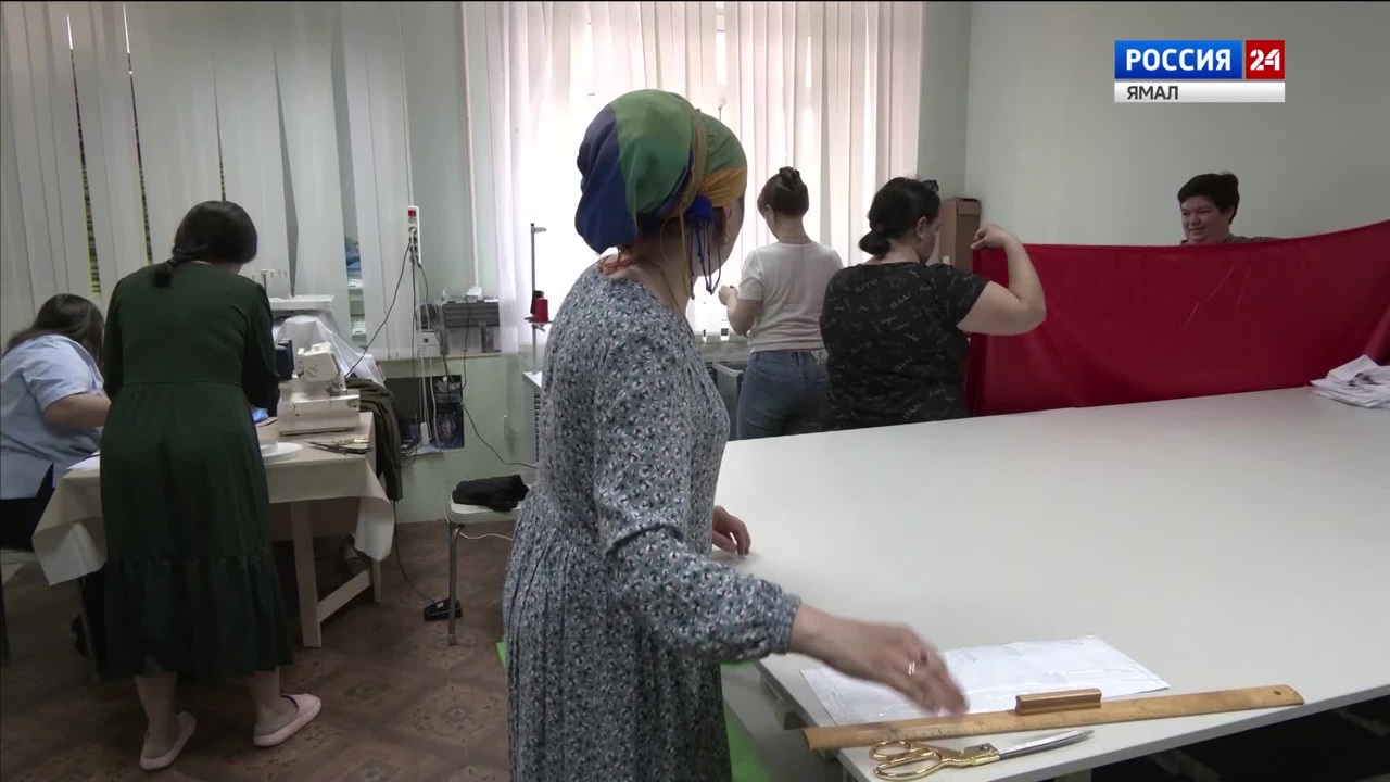 Многодетные семьи Надыма шьют одежду для участников СВО