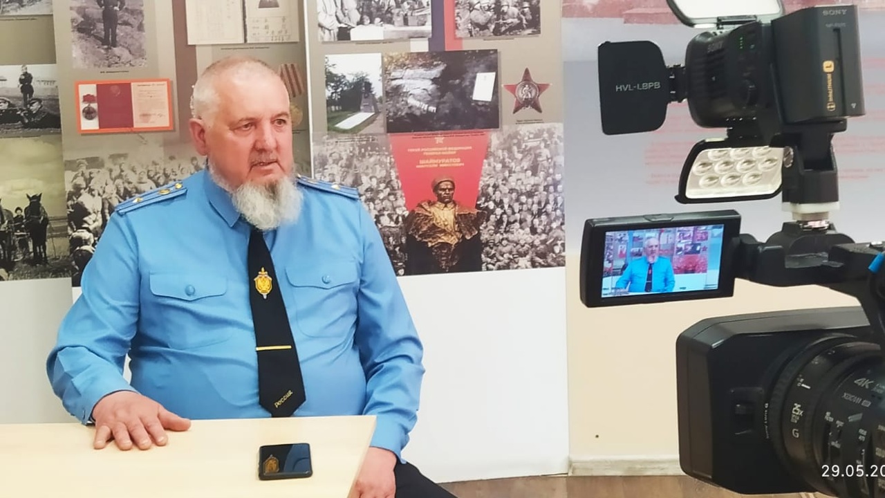Познакомили слушателей с героем очередного выпуска "Классного журнала" Тахиром Баймуллиным.