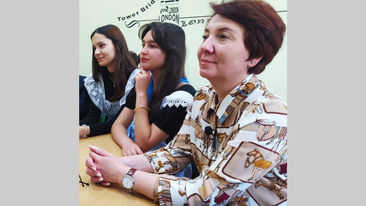 Познакомили слушателей с героиней очередного выпуска "Классного журнала" Аллой Цыбиной