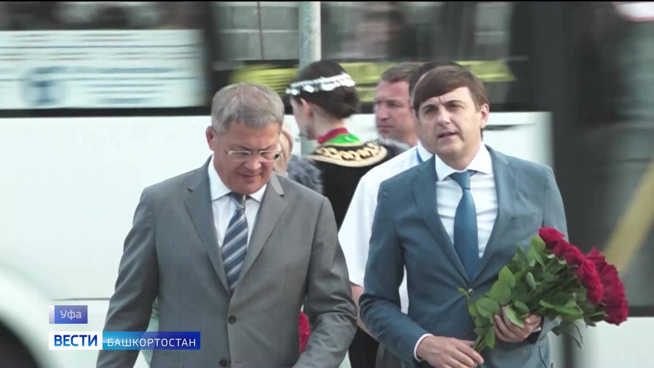 В Уфу прилетел министр просвещения России Сергей Кравцов