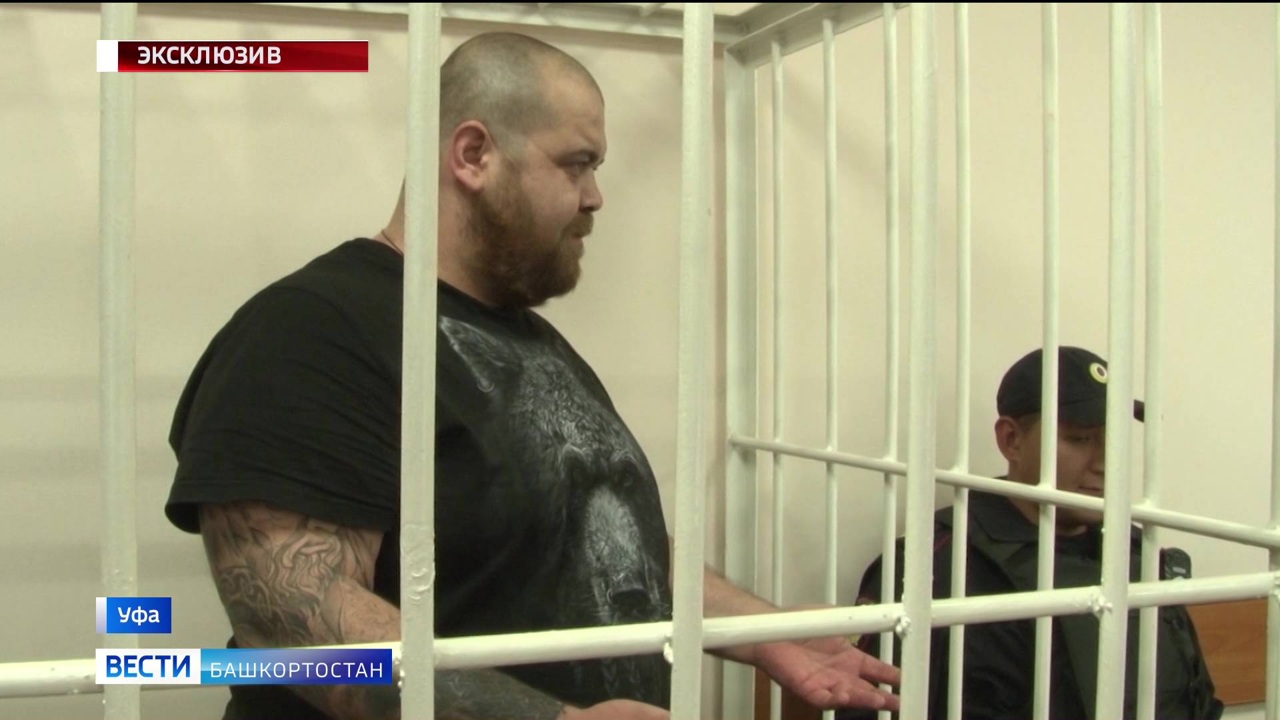 Один дерзит, другой извиняется: в Уфе двум участникам вооруженного налета продлили арест