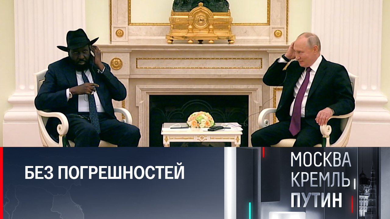 Путин помог коллеге надеть наушник