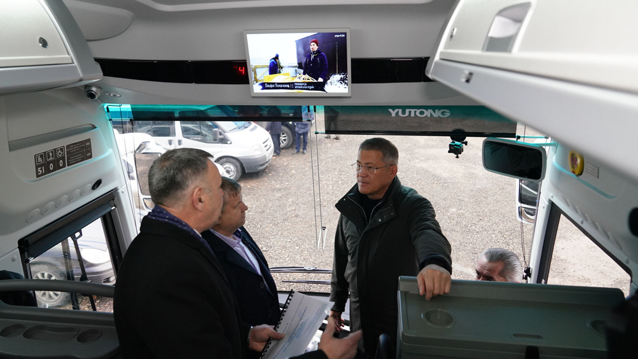 г. Уфа. Вручение ключей от туристических автобусов, ноябрь 2023 г.