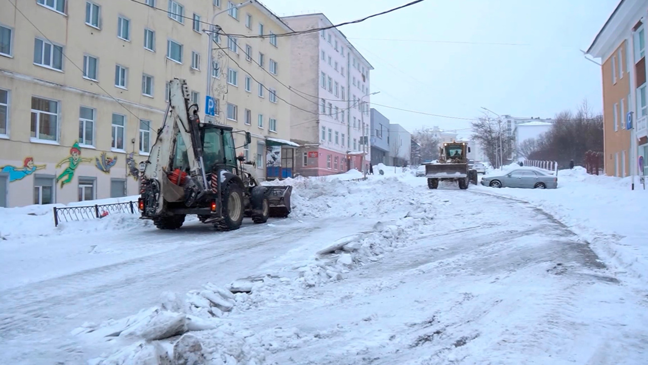 Жители Магадана недовольны уборкой снега в городе