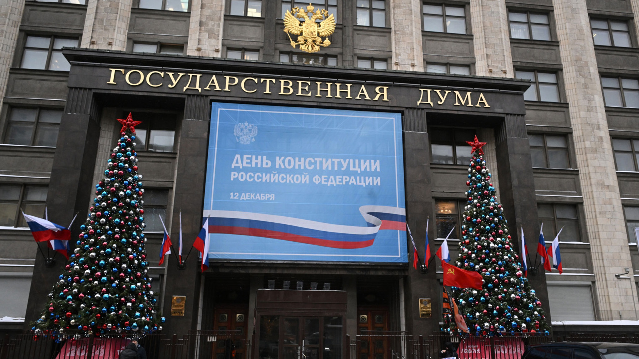 День Конституции, выставка "Россия", гастроли Зеленского