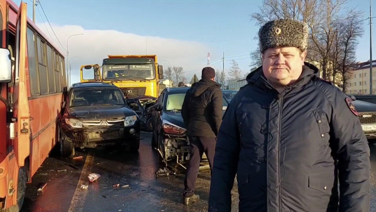 Гололедица и туман вызвали массовые аварии на российских дорогах