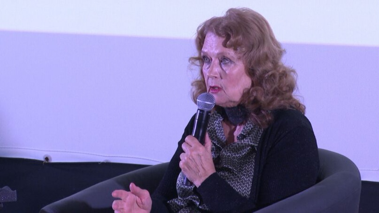 Ирина Алферова представила в Калининграде картину "С любимыми не расставайтесь"