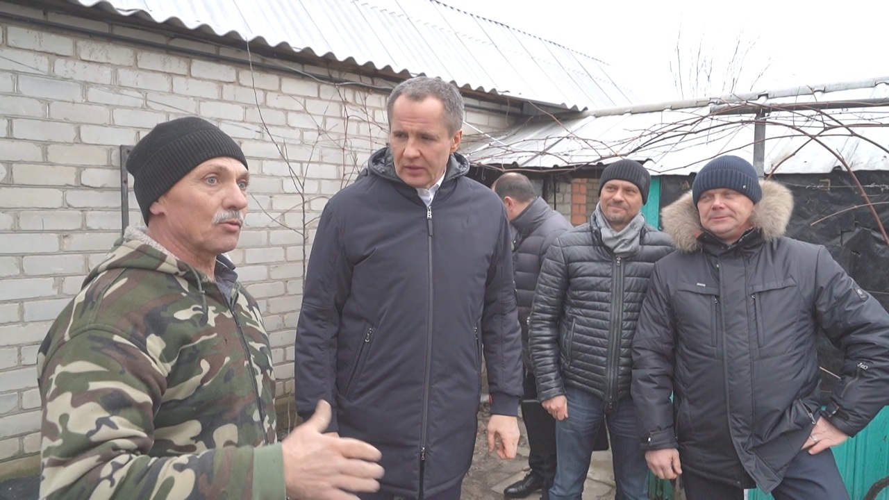 Вячеслав Гладков проверил ход восстановительных работ в Новой Таволжанке