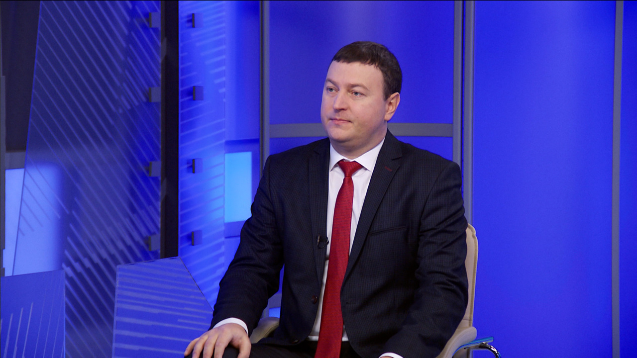 Экономический прогноз на 2024 год. Гость – декан экономического факультета АмГУ, кандидат экономических наук Олег Цепелев