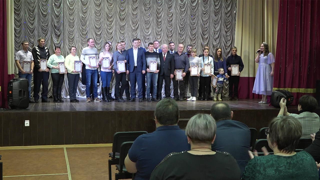 Лучших спортсменов района наградили в Износках