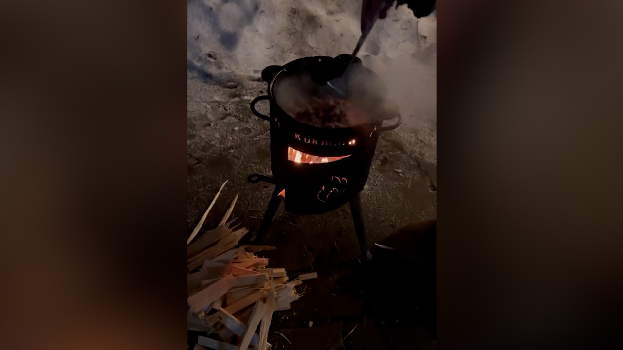 Сергей Безруков в Новый год приготовил плов для всей семьи