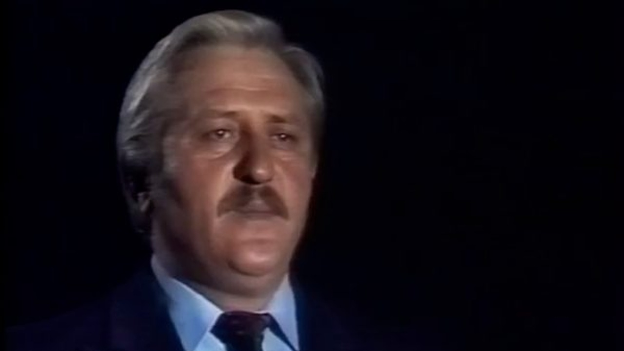 Посвятивший себя...