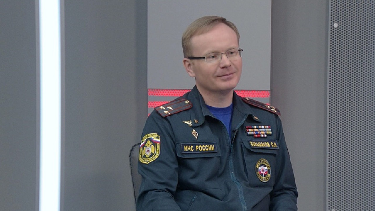 Сергей Большаков объяснил, как уберечь от огня свой дом, если вы живете рядом с лесом