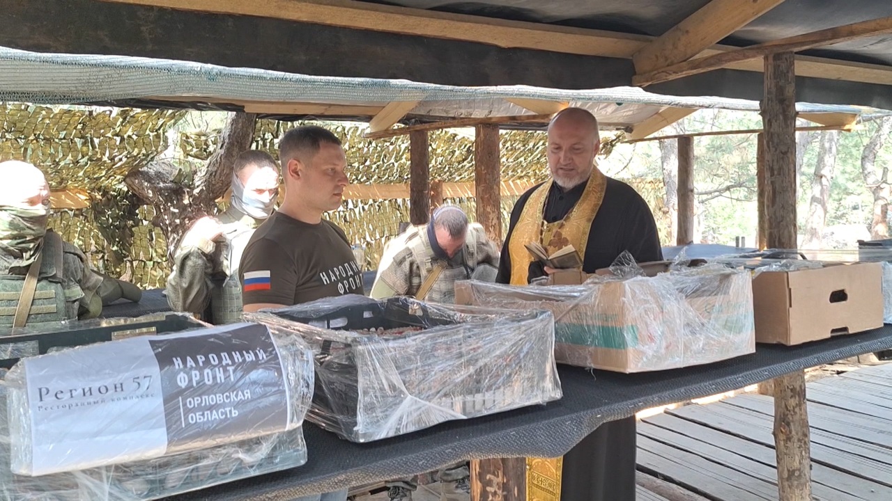 Активисты Народного фронта доставили военнослужащим куличи