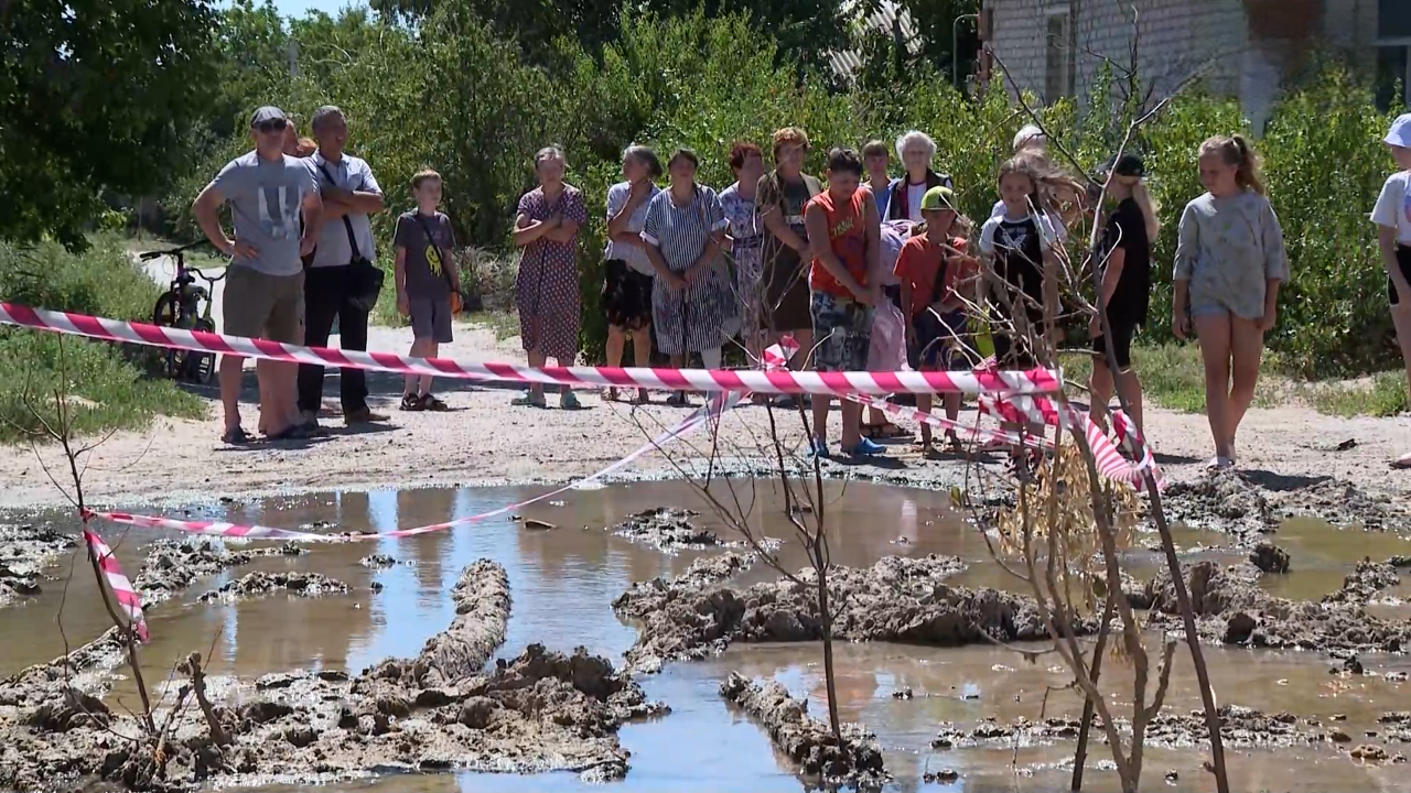 Прорыв трубы оставил жильцов без воды. Эфир от 23.07.2024