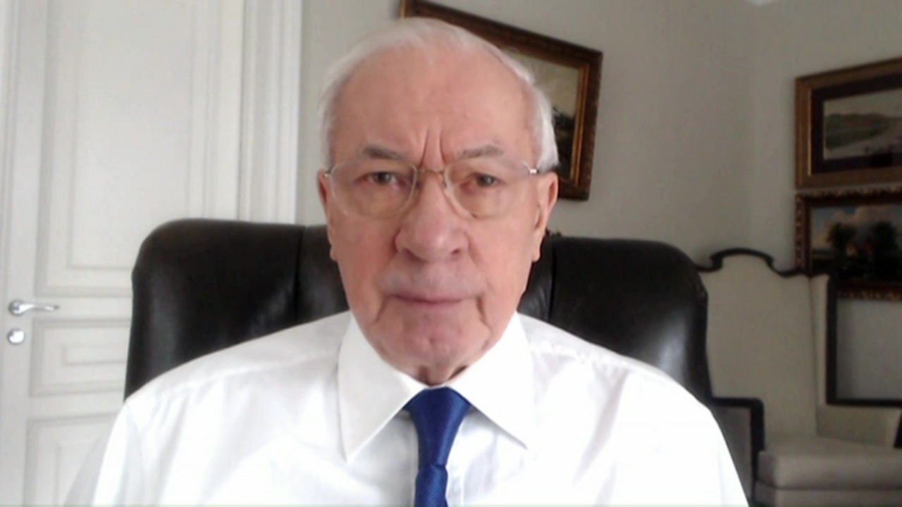 Азаров: Зеленский может представлять в Раде все, что в голову придет
