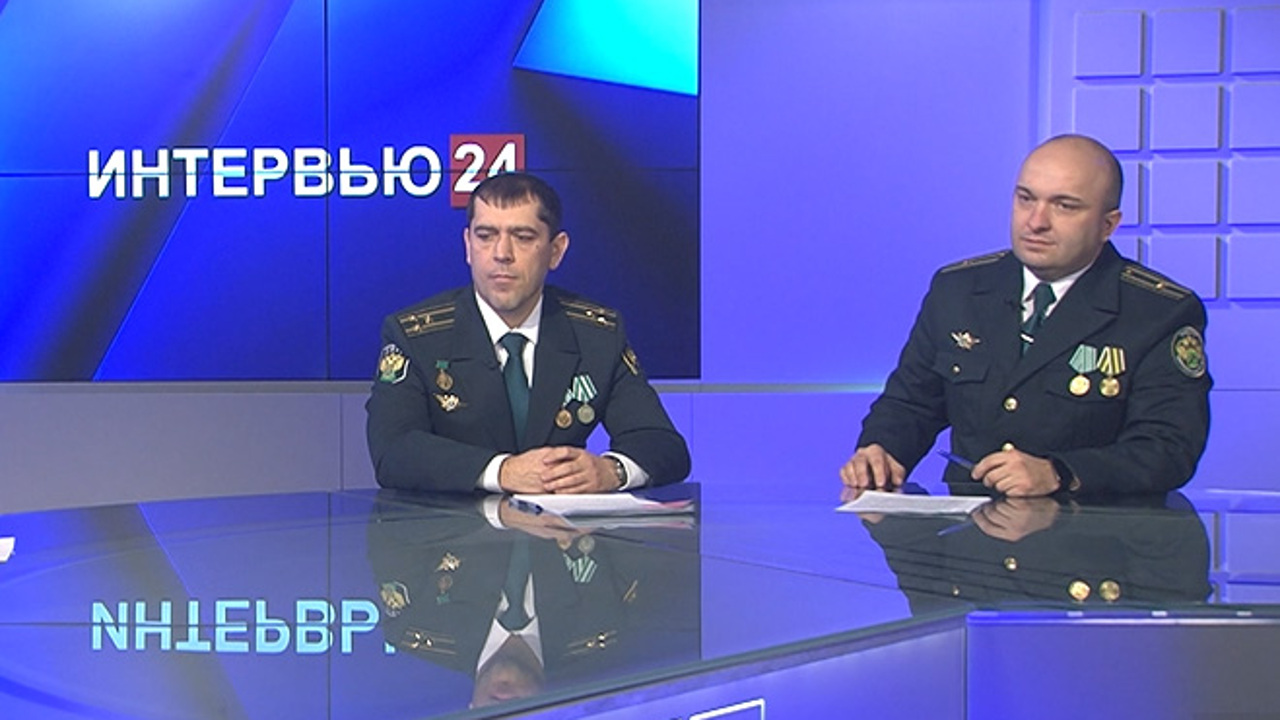 Заместитель начальника Читинской таможни Алексей Рожнов и начальник отдела Читинской таможни Максим Гонтарёв