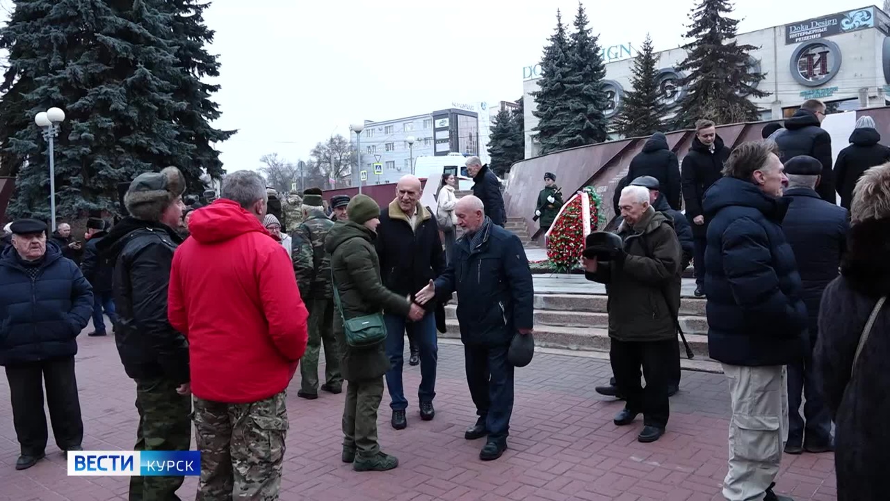 В Курске у памятника "Скорбящая мать" вспомнили афганские события и их участников