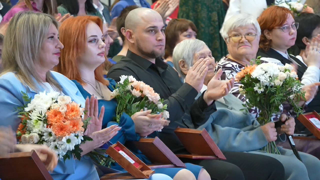 С начала СВО белгородцы собрали и передали свыше 15 тысяч тонн гумпомощи