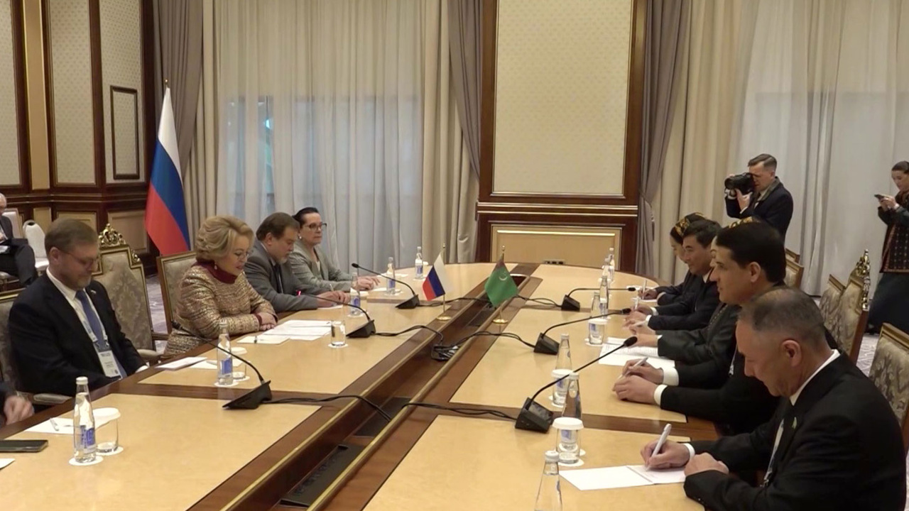 Витрина парламентаризма, аварийное жилье, полезные отходы