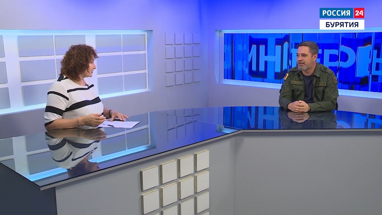 Денис Леонов