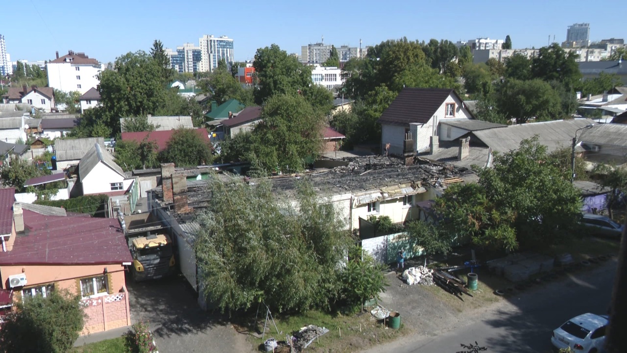 В Белгороде восстанавливают частный дом, пострадавший после массированных атак БПЛА